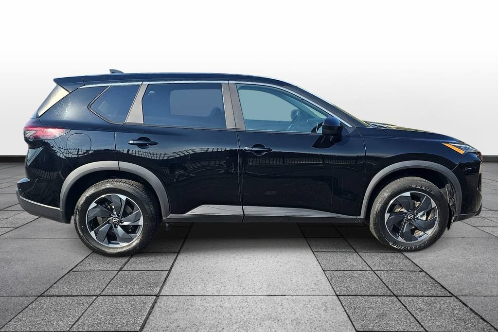 Used 2024 Nissan Rogue SV AWD/4WD image 4