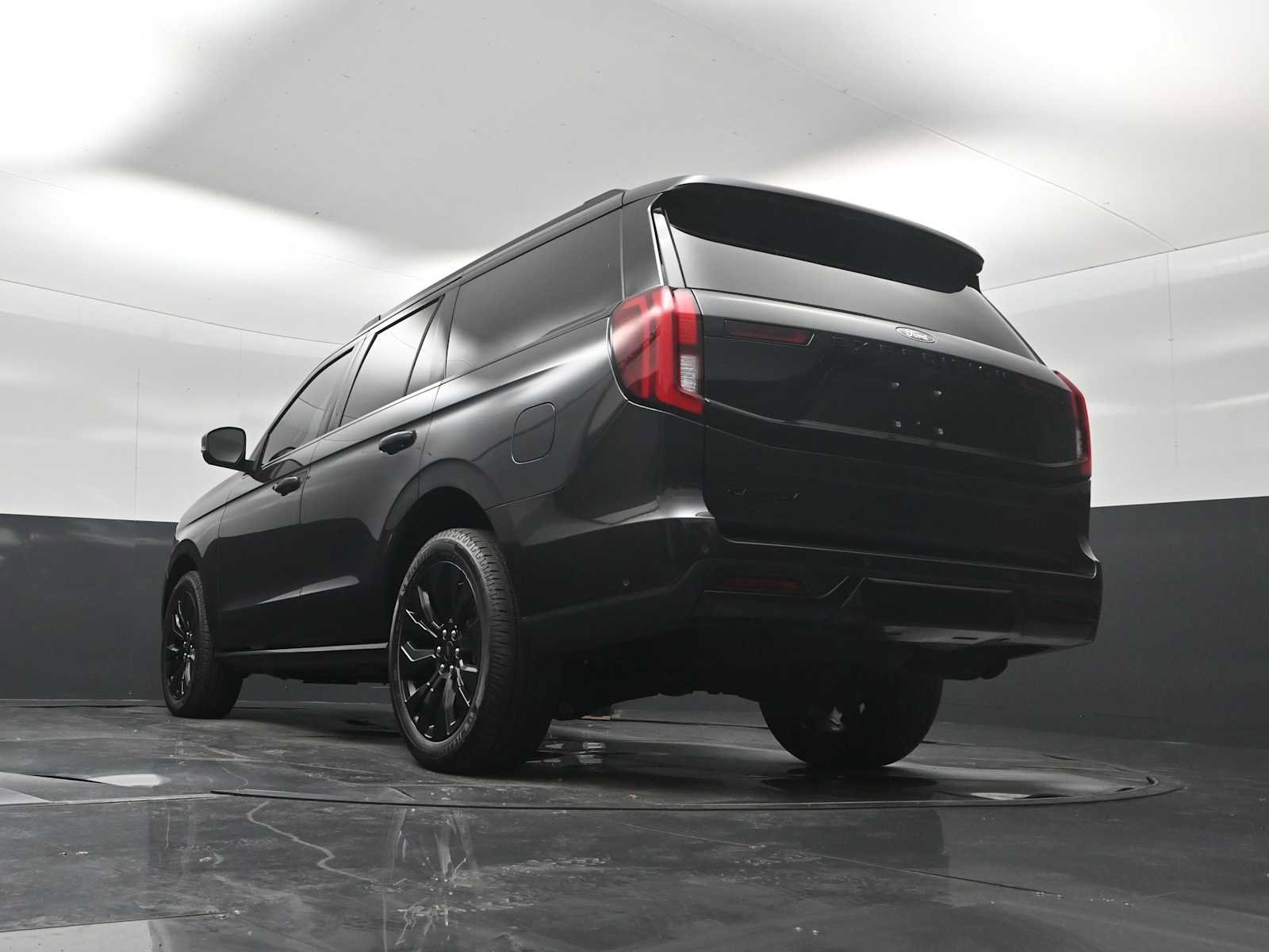 Certified 2025 Ford Expedition Platinum w/ Stealth Appearance Package AWD/4WD image 40