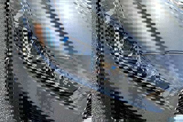 Used 2018 Jaguar XE S image 28