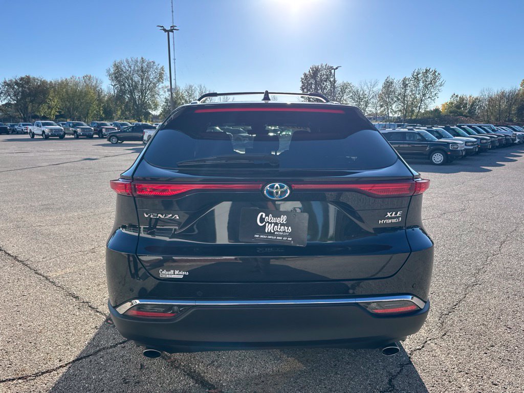 Used 2022 Toyota Venza XLE AWD/4WD image 4