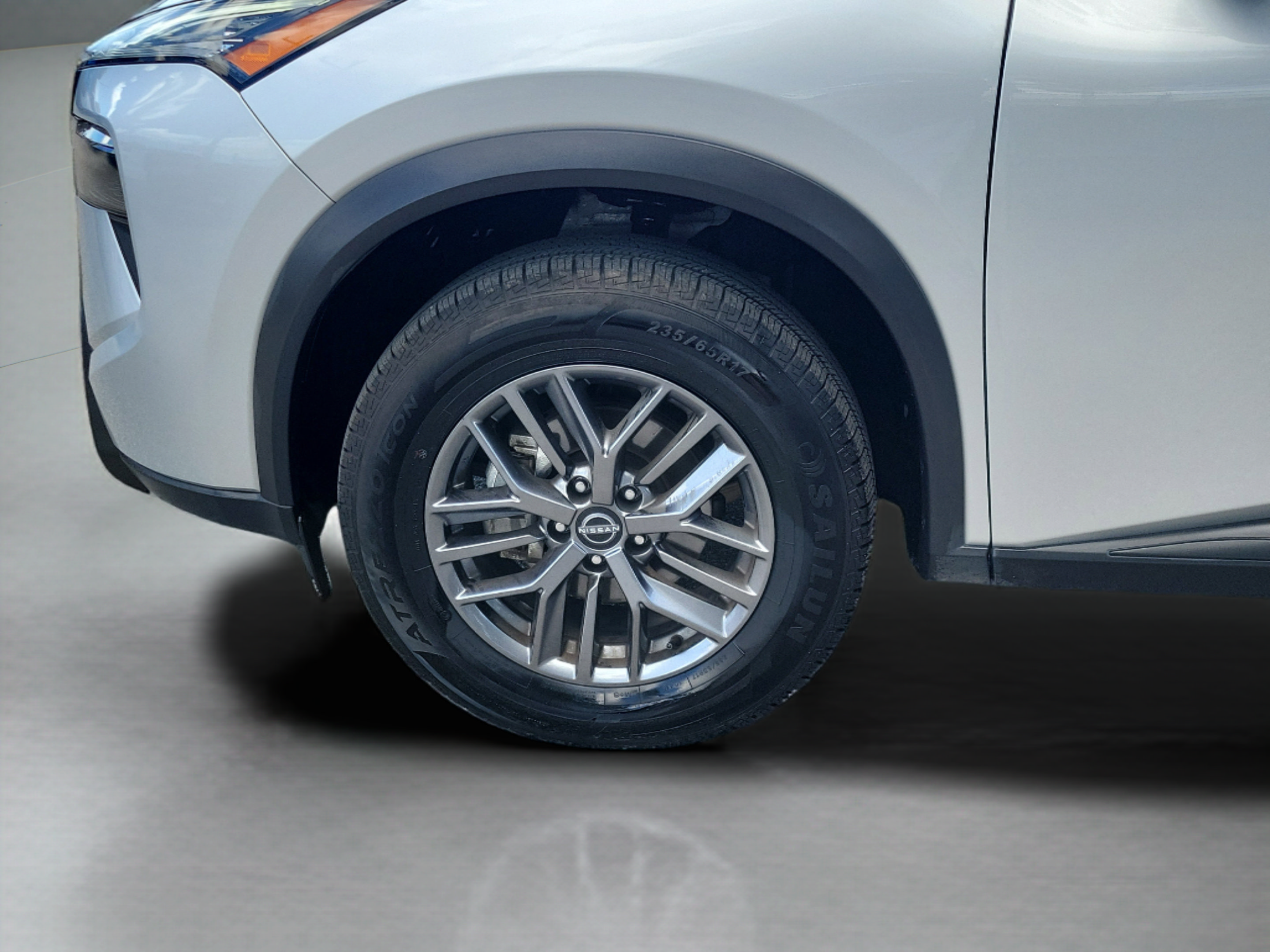 Used 2024 Nissan Rogue S AWD/4WD image 32