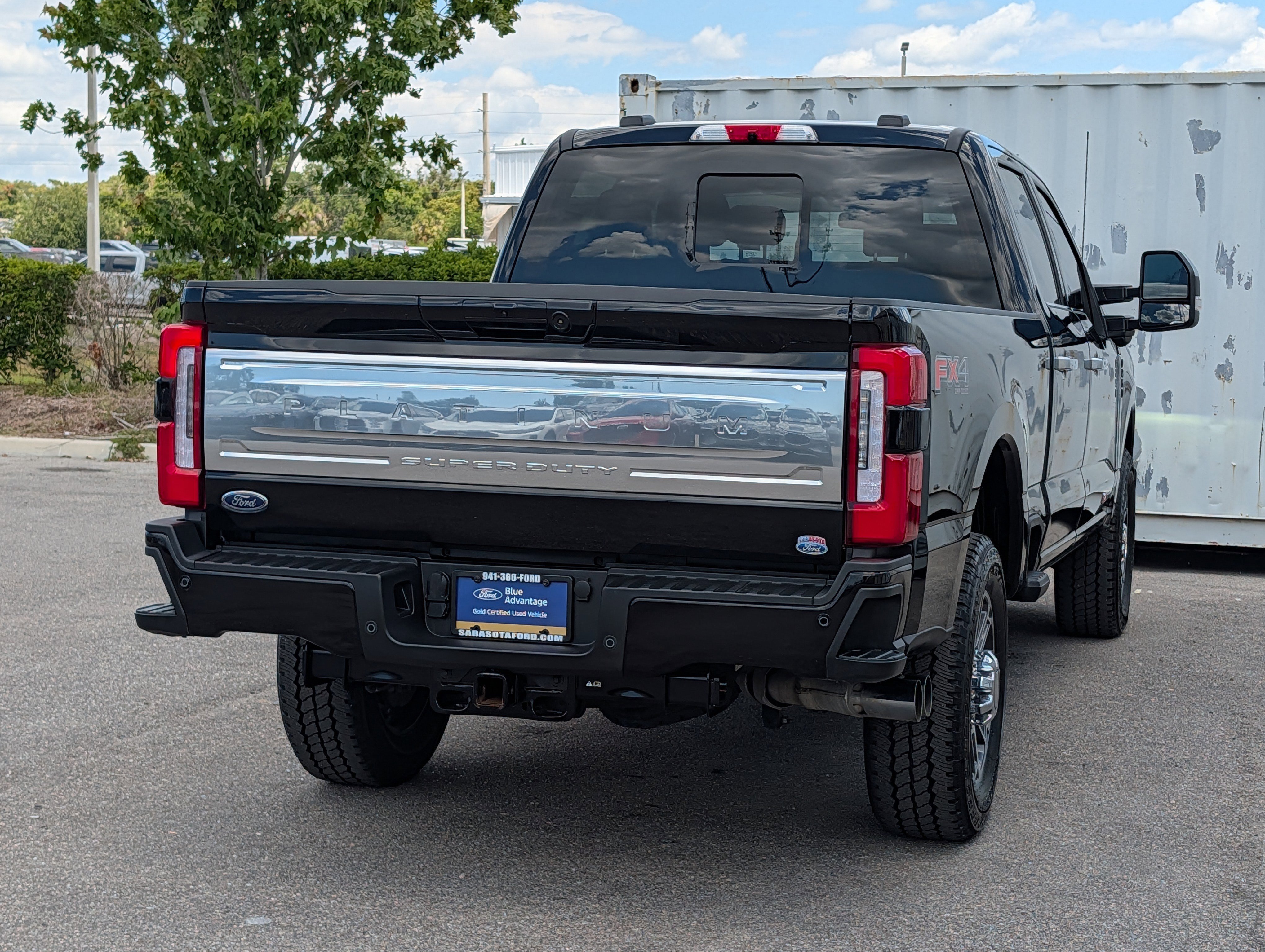 Certified 2025 Ford F250 Platinum w/ Platinum Plus Package AWD/4WD image 4