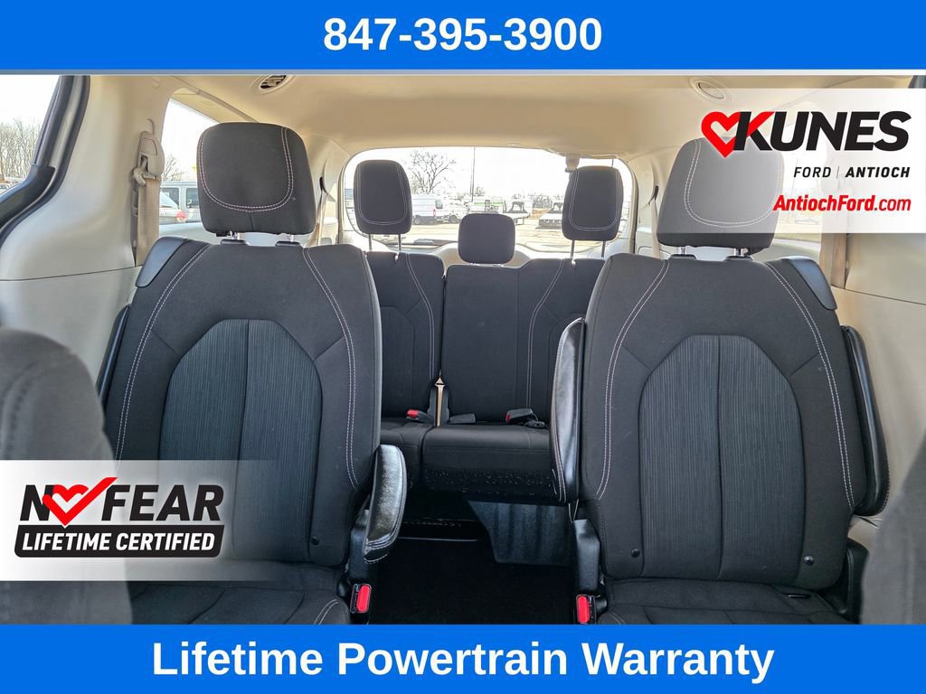 Used 2023 Chrysler Voyager LX image 35