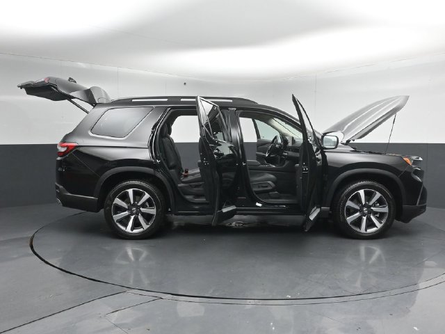 Used 2025 Honda Pilot Touring image 60