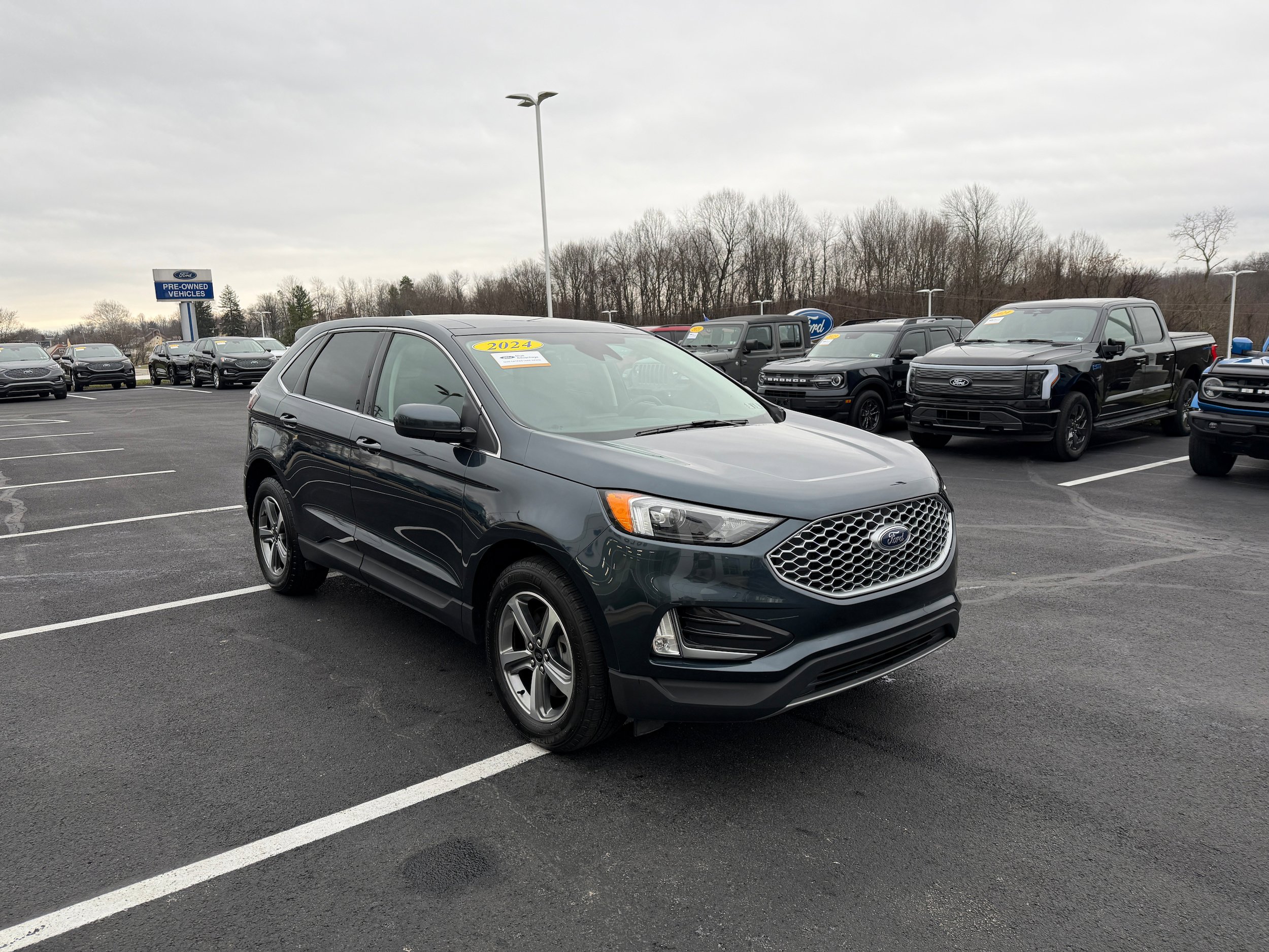 Certified 2024 Ford Edge SEL w/ Convenience Package AWD/4WD image 3