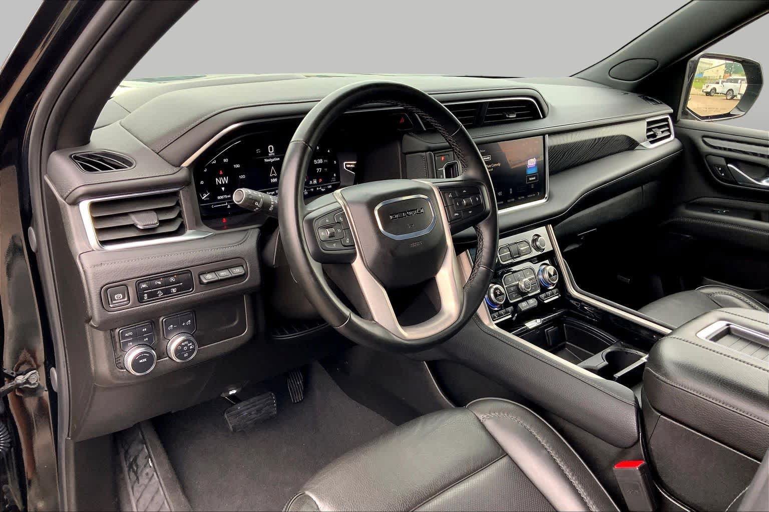 Used 2024 GMC Yukon XL Denali AWD/4WD image 18