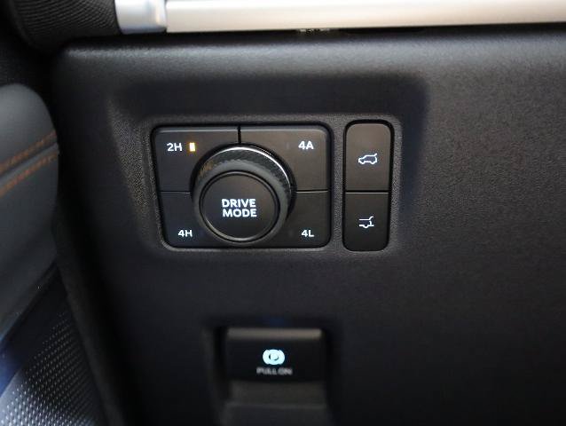 Certified 2025 Ford Expedition Active AWD/4WD image 30