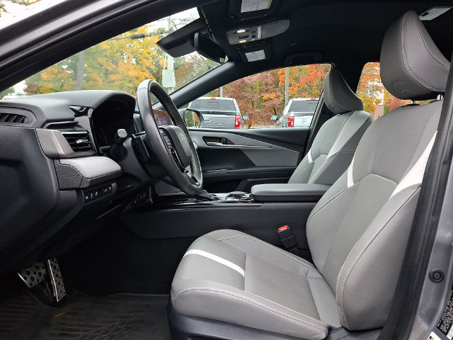 Used 2025 Toyota Camry SE w/ Convenience Package FWD image 14