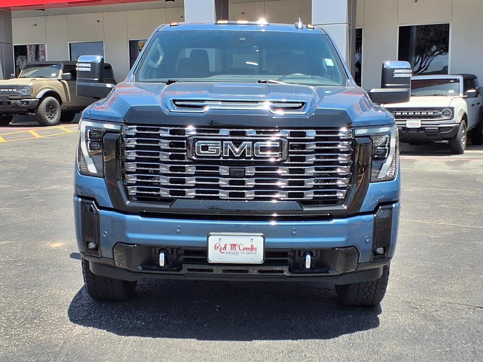 Used 2025 GMC Sierra 2500 Denali Ultimate w/ Max Trailering Package AWD/4WD image 2
