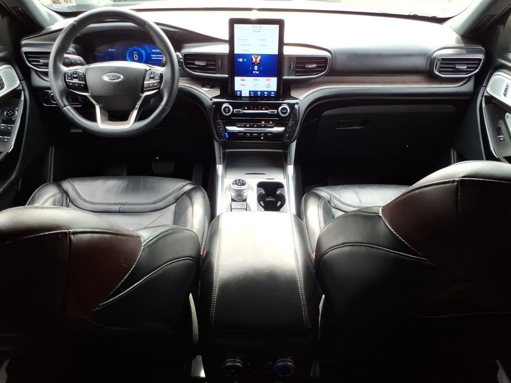 Certified 2023 Ford Explorer Platinum w/ Technology Package AWD/4WD image 11