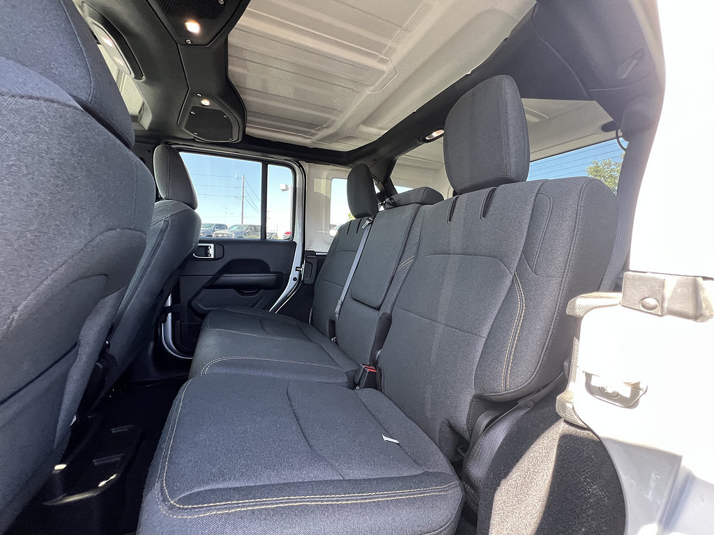 Used 2024 Jeep Wrangler Unlimited Sahara AWD/4WD image 33