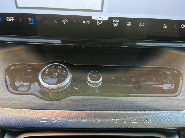 Certified 2025 Ford Expedition Max Platinum w/ Driver's Package image 20