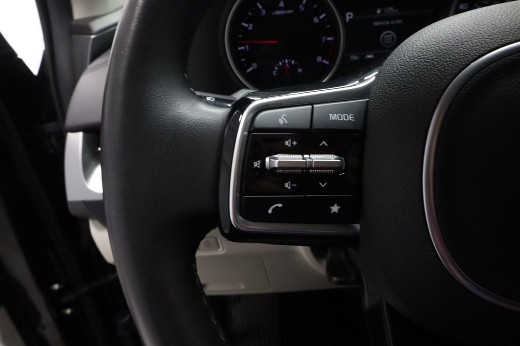 Used 2024 Kia Carnival LX FWD image 26
