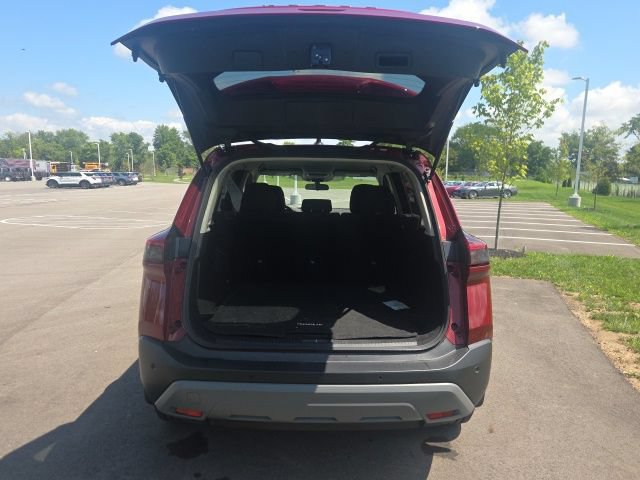 Used 2023 Nissan Rogue S AWD/4WD image 10