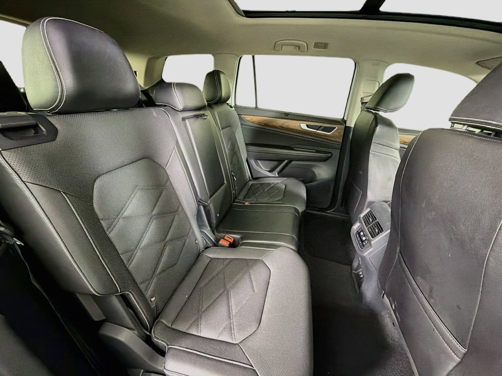 Used 2024 Volkswagen Atlas SE w/ Panoramic Sunroof Package FWD image 34