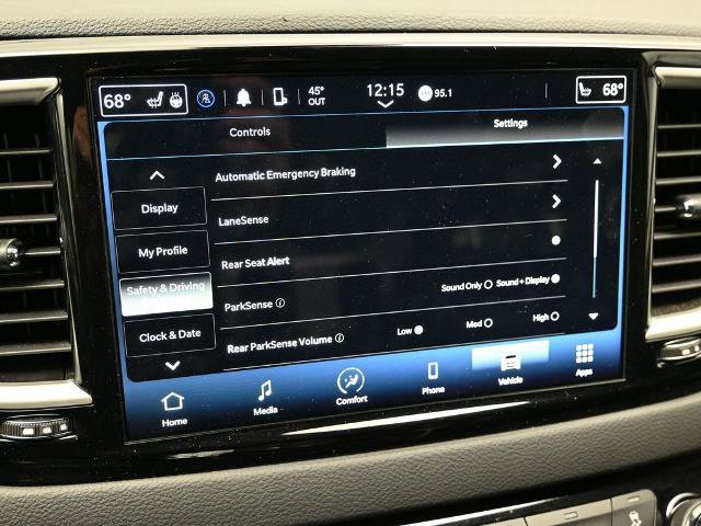 Used 2023 Chrysler Pacifica Touring-L image 31