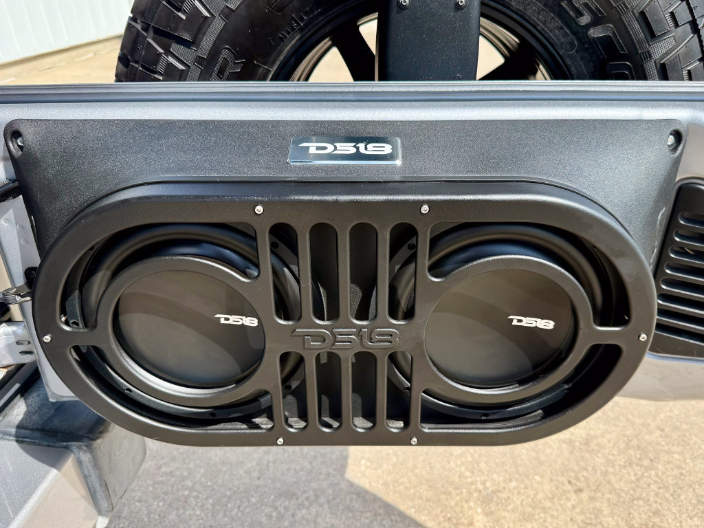 Used 2017 Jeep Wrangler Unlimited Sahara AWD/4WD image 18
