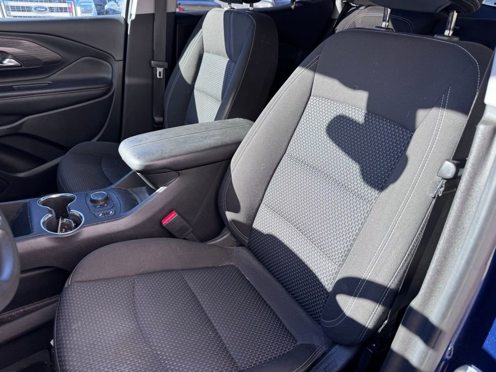 Used 2022 GMC Terrain SLE w/ Driver Convenience Package image 9