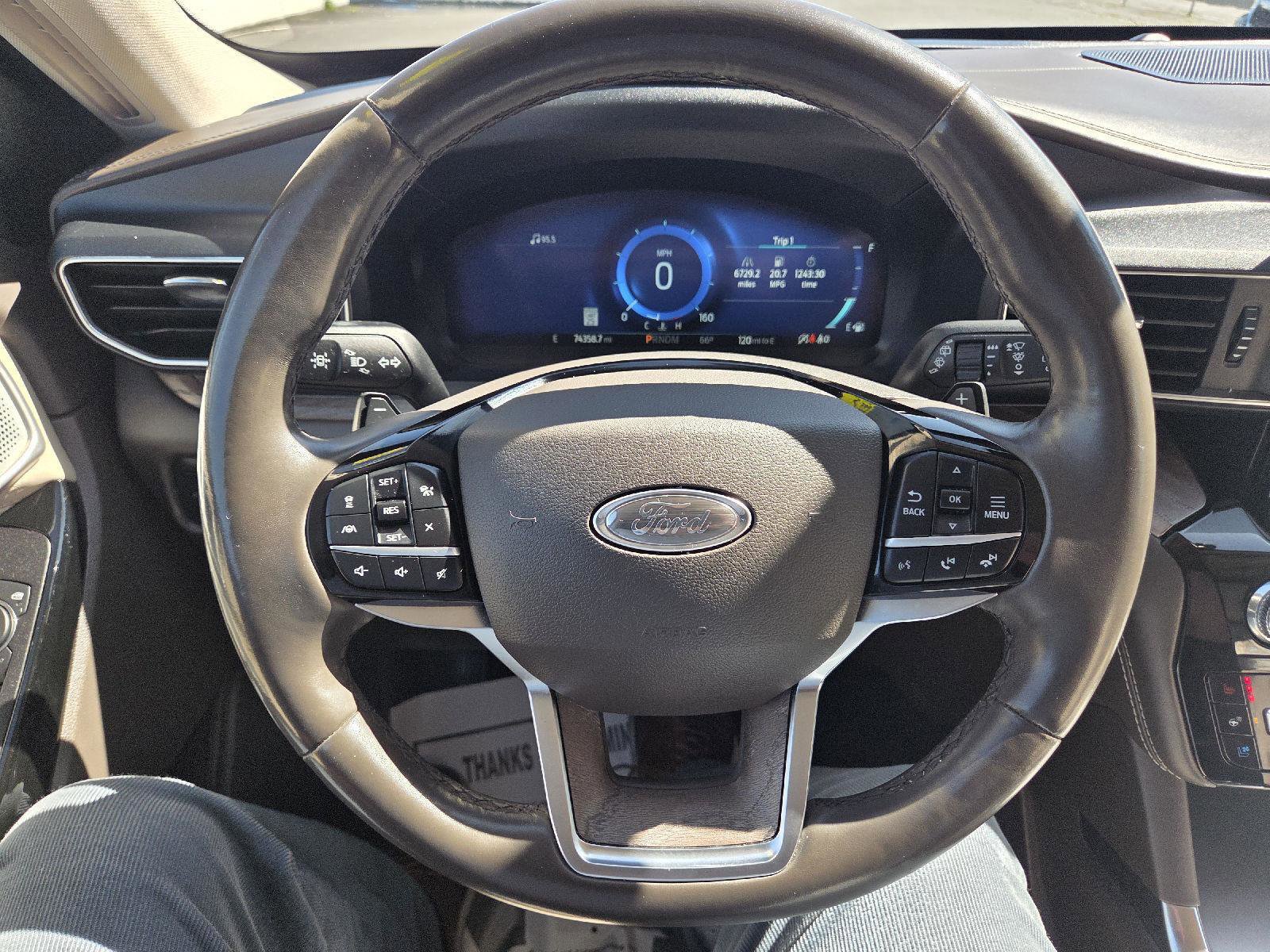 Certified 2021 Ford Explorer Platinum w/ Equipment Group 601A image 18