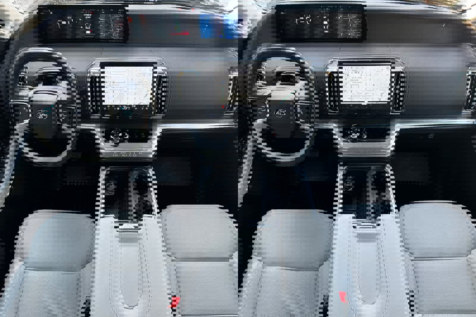 Certified 2025 Ford Expedition Platinum image 3