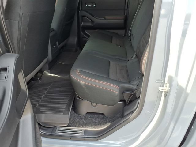 Used 2023 Nissan Frontier PRO-4X w/ Technology Package image 18