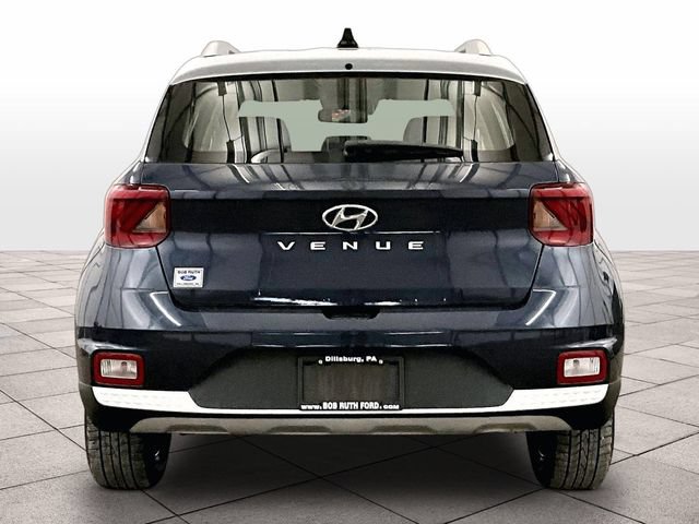 Used 2020 Hyundai Venue FWD image 4