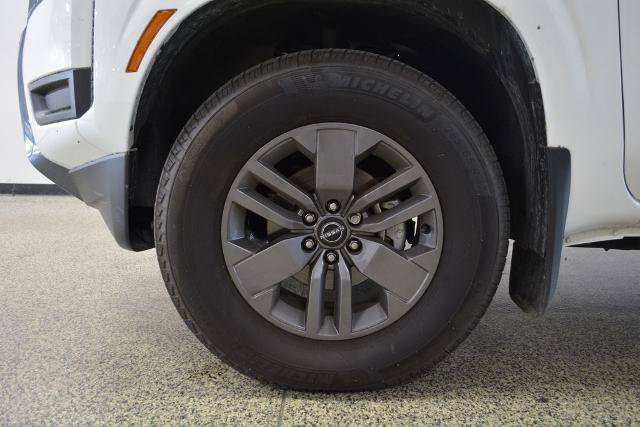 Used 2025 Nissan Frontier SV AWD/4WD image 11