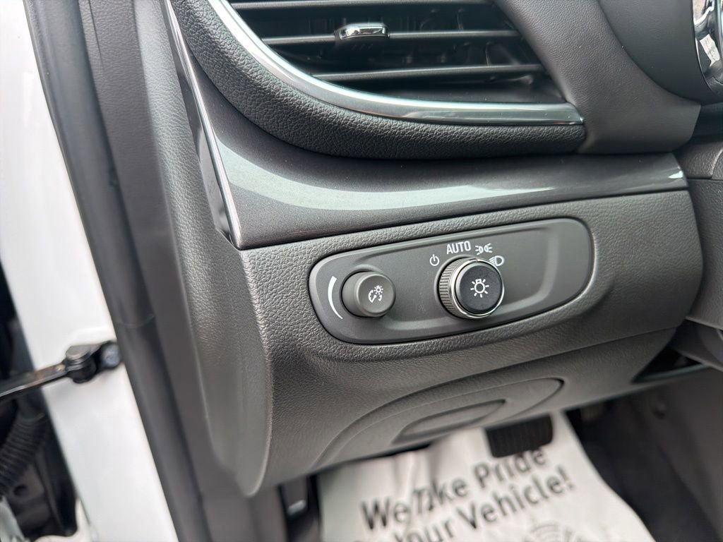 Used 2022 Buick Encore Preferred AWD/4WD image 20