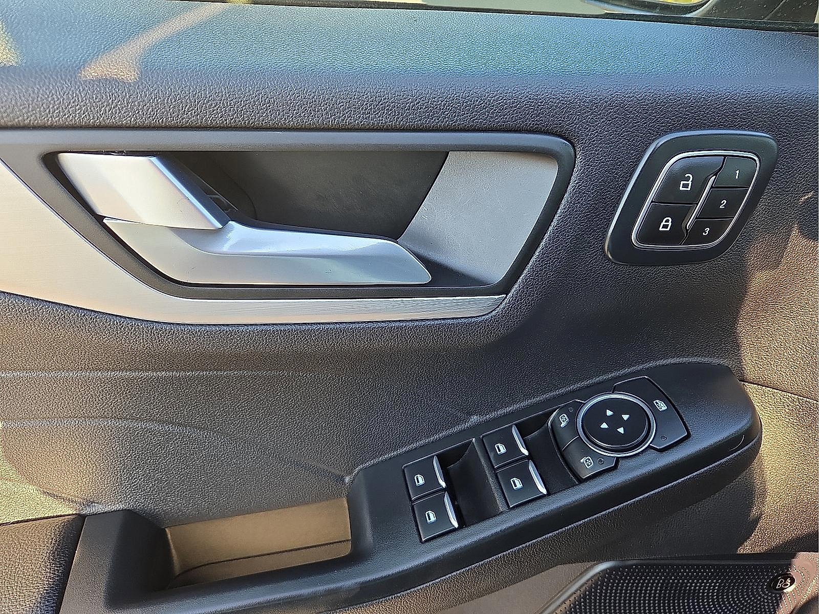 Certified 2024 Ford Escape SE w/ PHEV Premium Package image 13