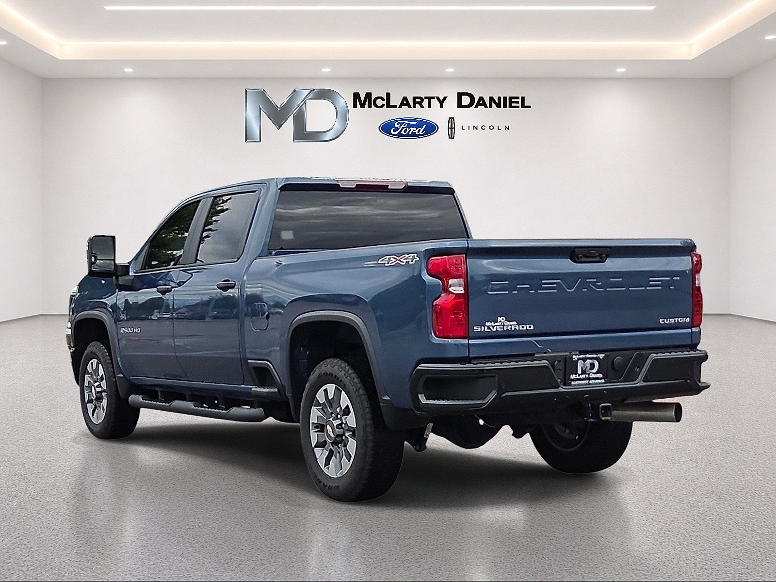 Used 2025 Chevrolet Silverado 2500 Custom w/ Custom Value Package AWD/4WD image 4
