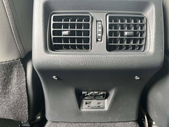 Used 2025 Toyota Camry SE w/ Convenience Package FWD image 15