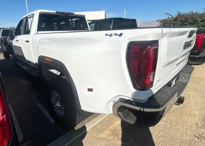Used 2023 GMC Sierra 3500 SLT w/ SLT Premium Package image 3