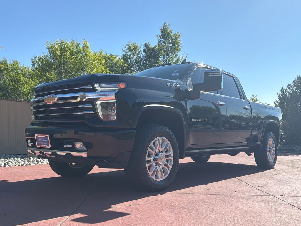 Used 2022 Chevrolet Silverado 2500 High Country w/ Technology Package AWD/4WD image 4