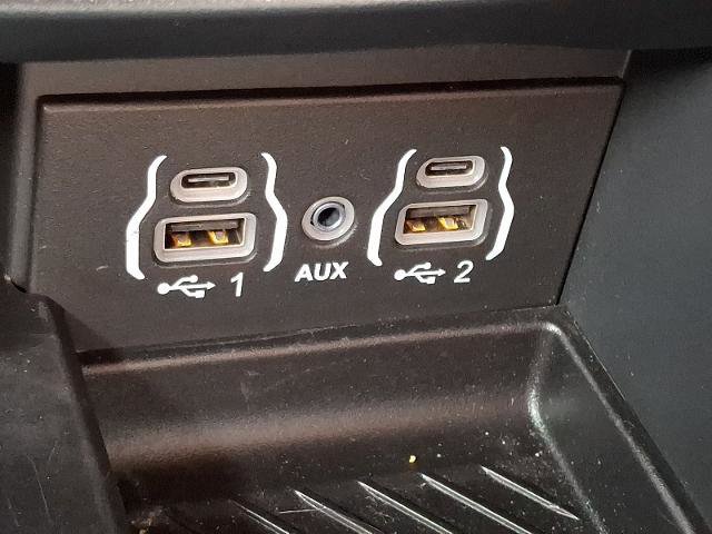 Used 2025 Chrysler Pacifica Limited image 27