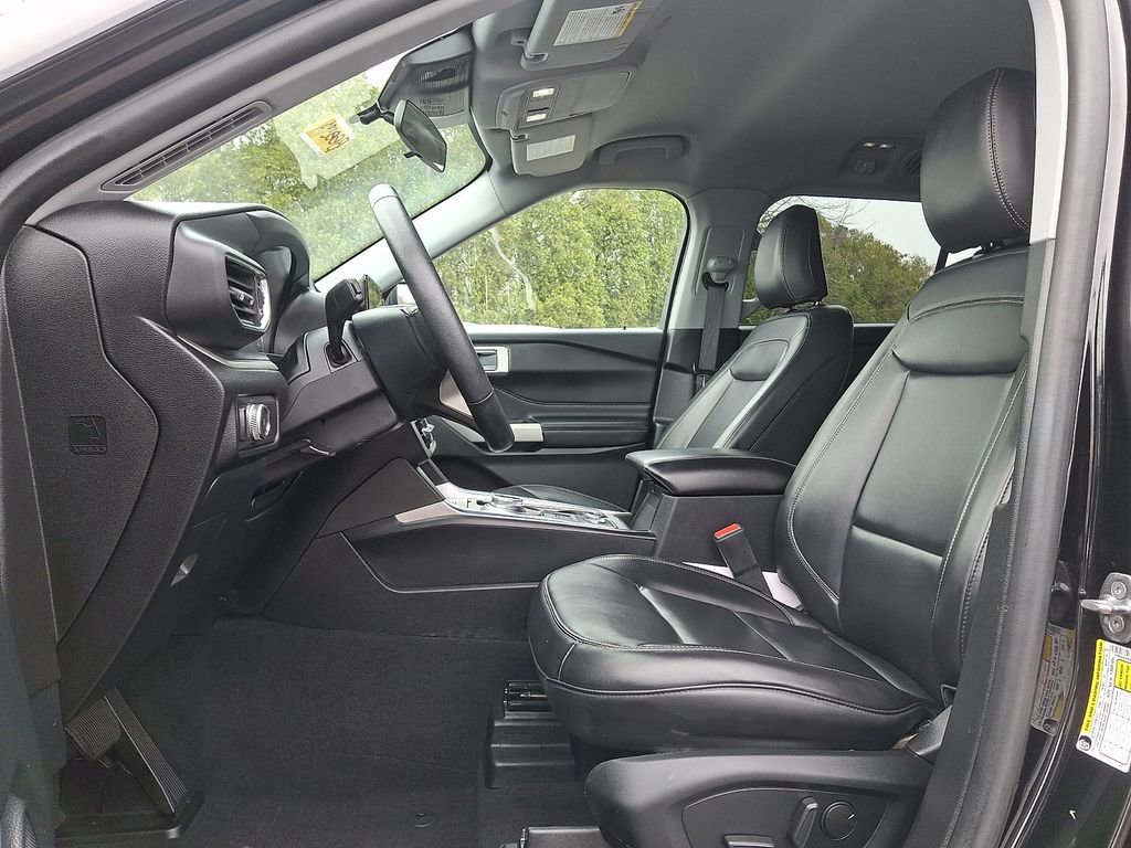 Certified 2021 Ford Explorer XLT w/ Equipment Group 202A image 14