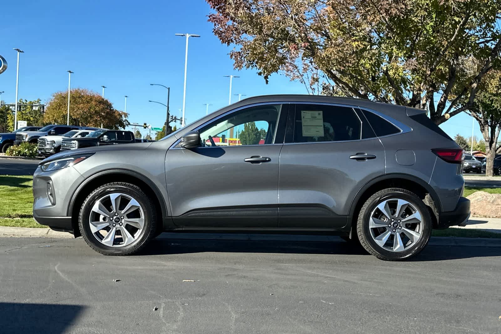 Certified 2025 Ford Escape Platinum AWD/4WD image 5
