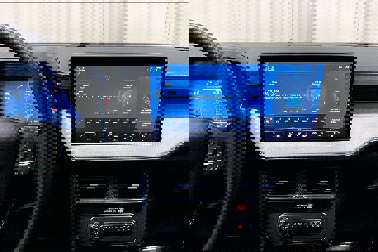 Certified 2025 Ford Maverick XLT w/ Equipment Group 302A image 9