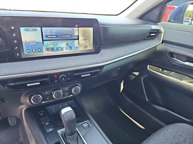 Used 2025 Nissan Kicks SV FWD image 21