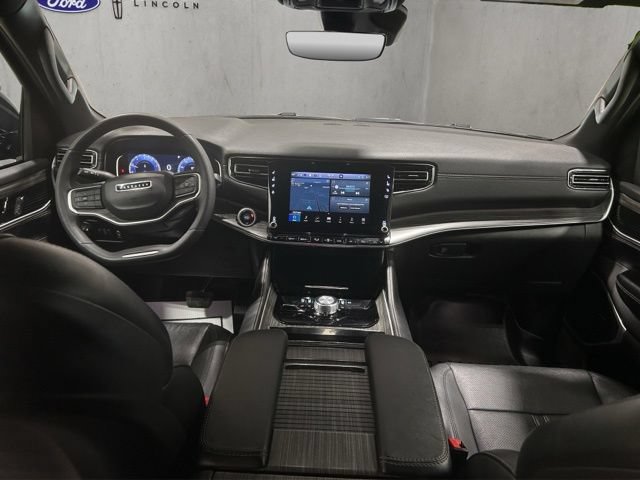 Used 2023 Jeep Wagoneer L Series II AWD/4WD image 2