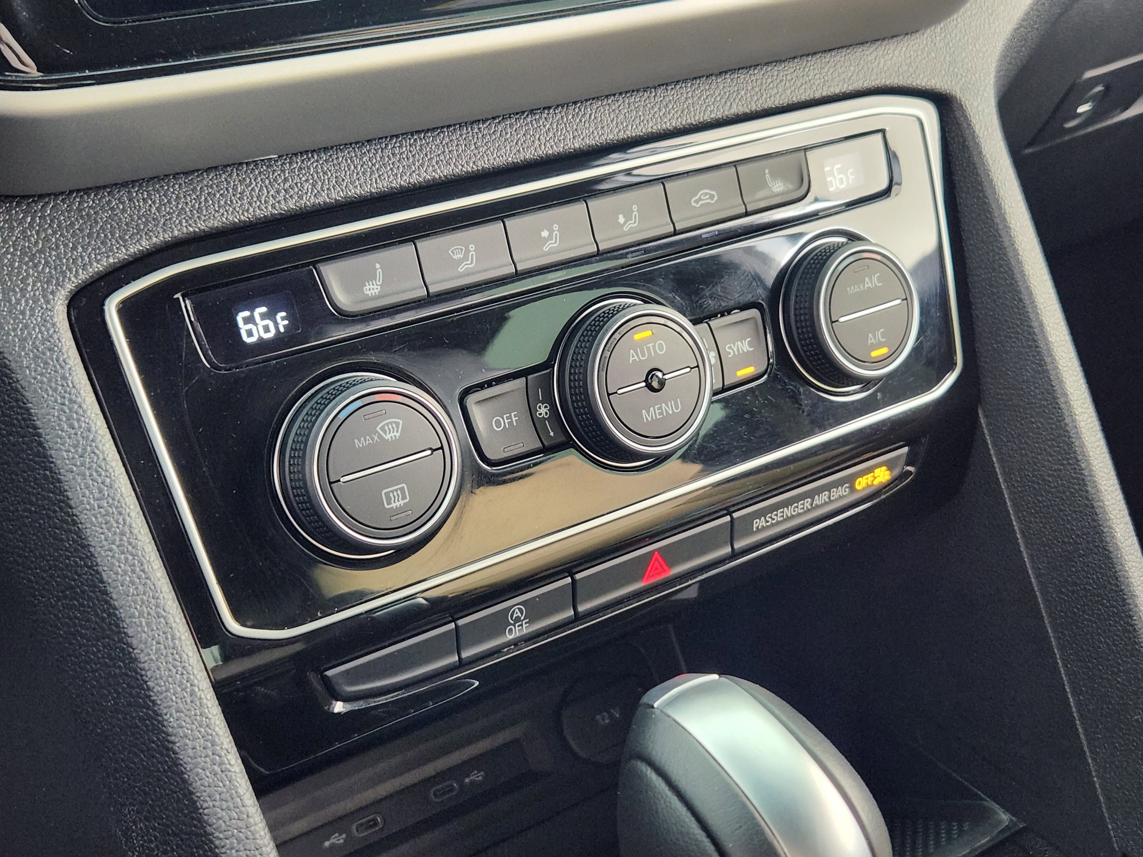 Used 2022 Volkswagen Atlas Cross Sport SE image 24