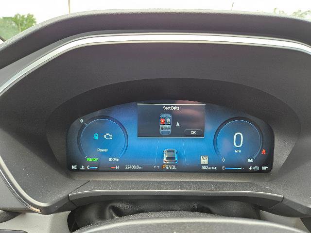 Certified 2025 Ford Escape Platinum w/ Class II Trailer Tow Package AWD/4WD image 19