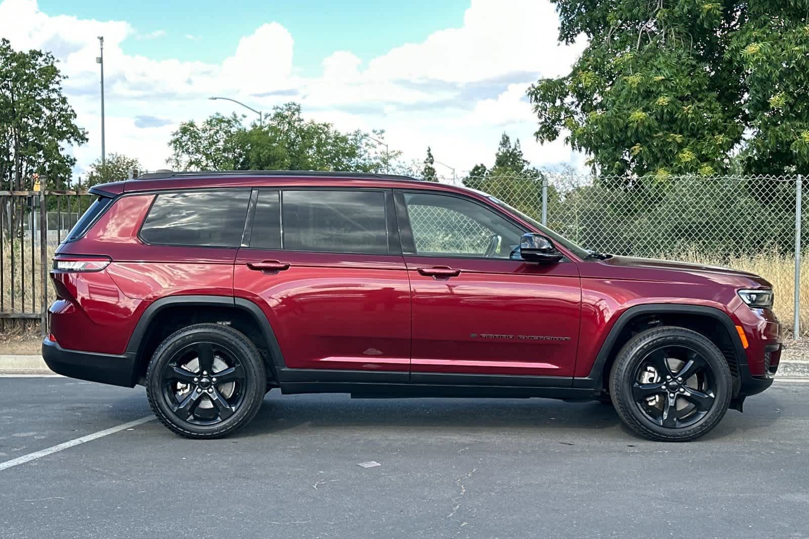 Used 2021 Jeep Grand Cherokee L Laredo RWD image 8