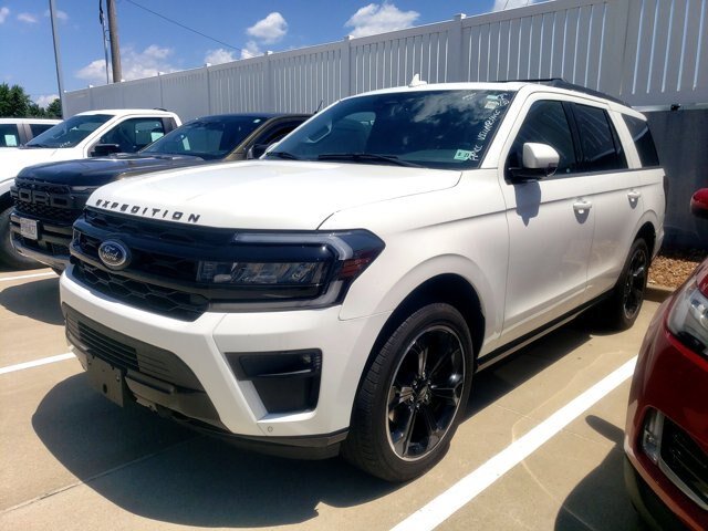 Certified 2022 Ford Expedition Limited AWD/4WD image 3
