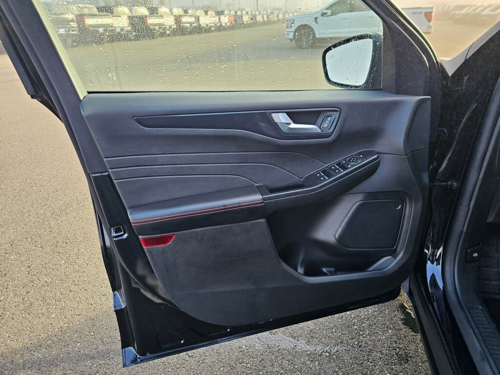 Certified 2025 Ford Escape ST-Line image 16