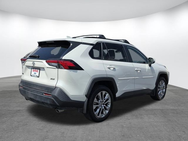 Used 2021 Toyota RAV4 XLE Premium image 4