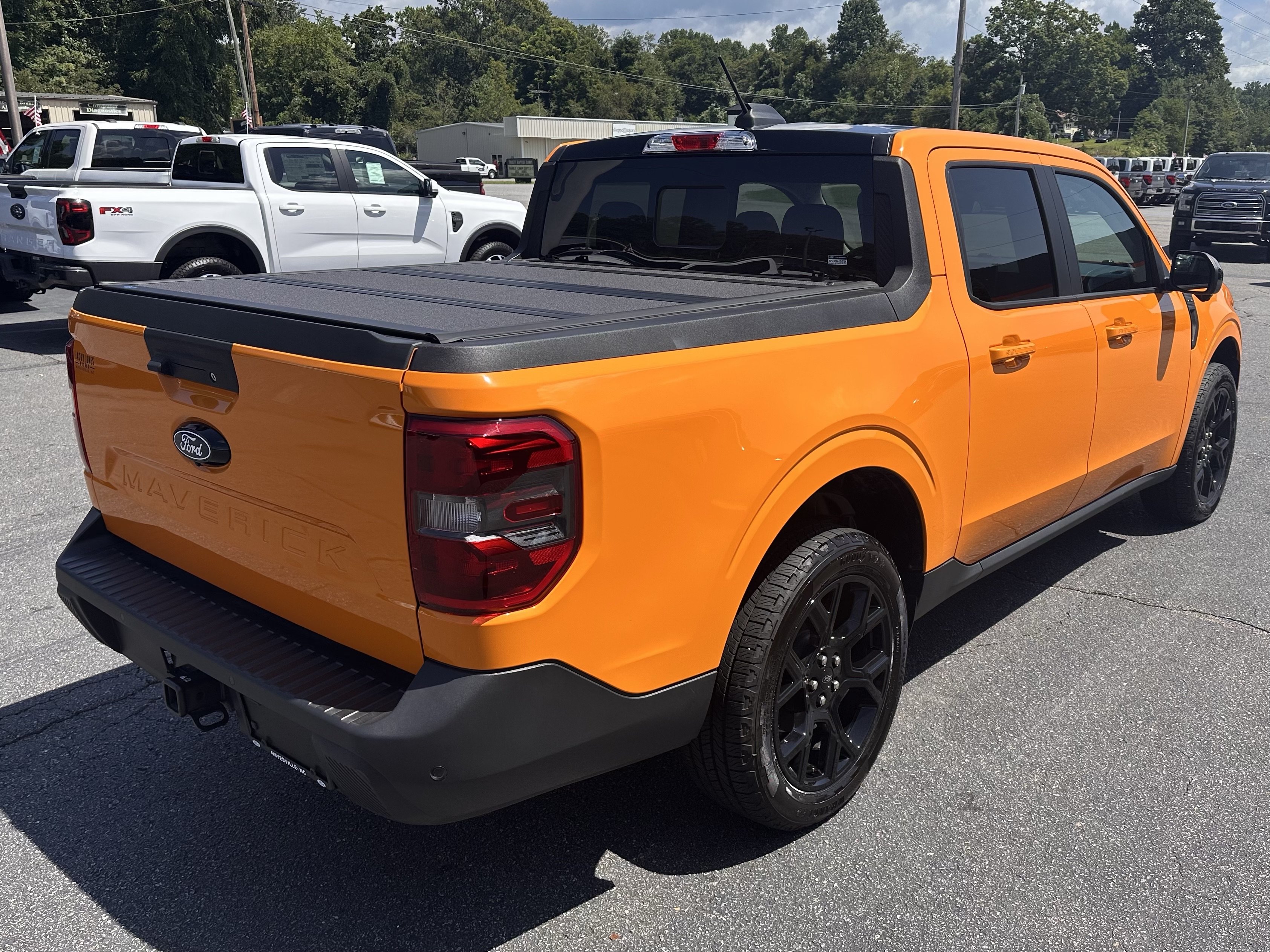 Certified 2026 Ford Maverick Lariat w/ Black Appearance Package AWD/4WD image 8
