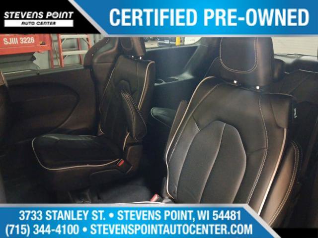 Used 2025 Chrysler Pacifica Limited image 30