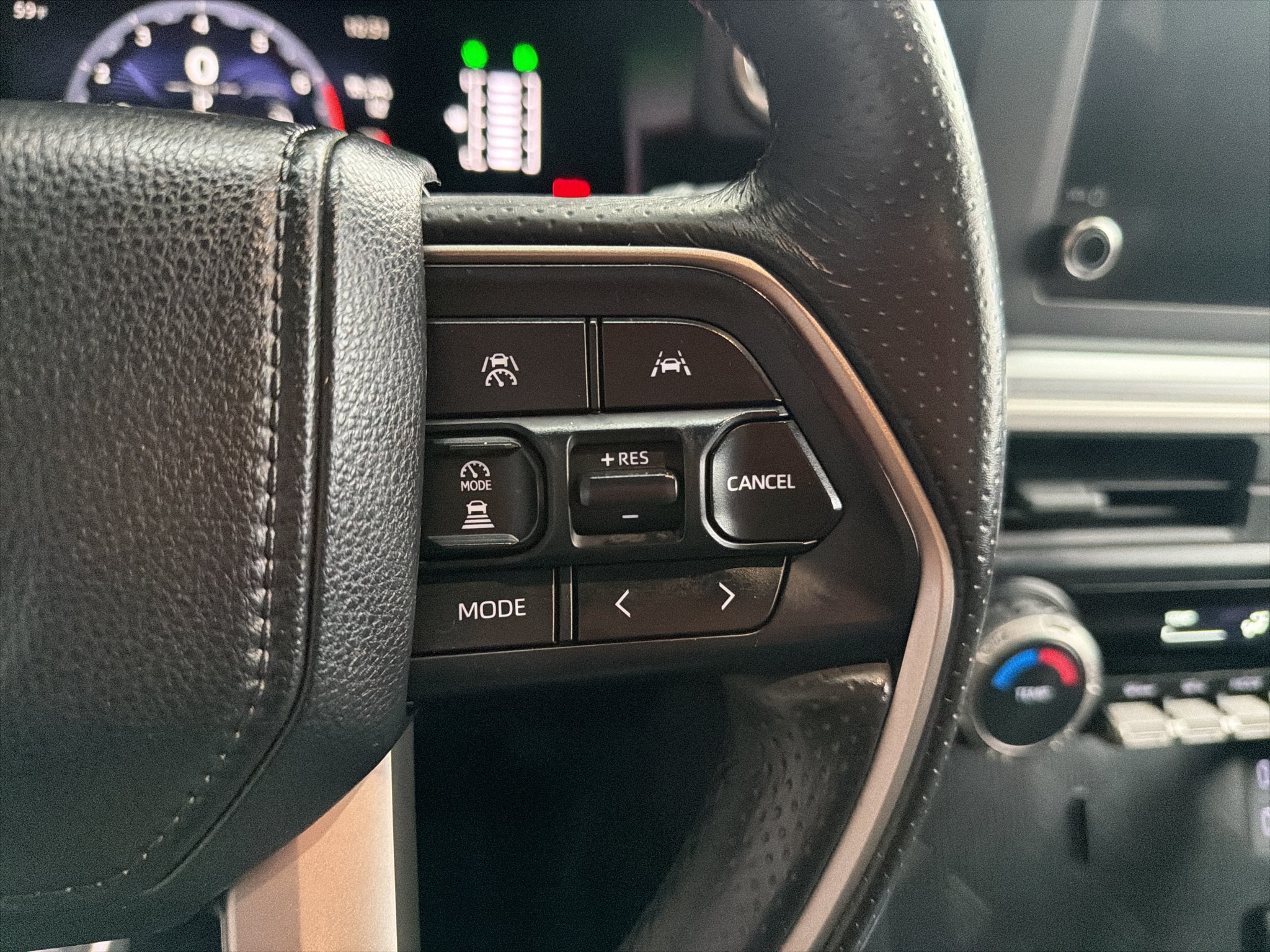 Used 2025 Toyota 4Runner SR5 AWD/4WD image 22