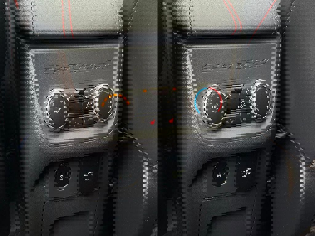 Certified 2025 Ford Explorer ST image 31