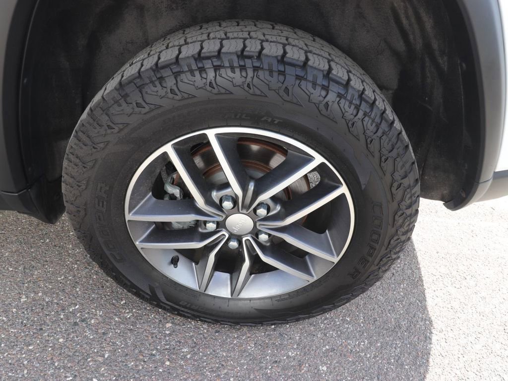 Used 2021 Jeep Grand Cherokee Limited image 26